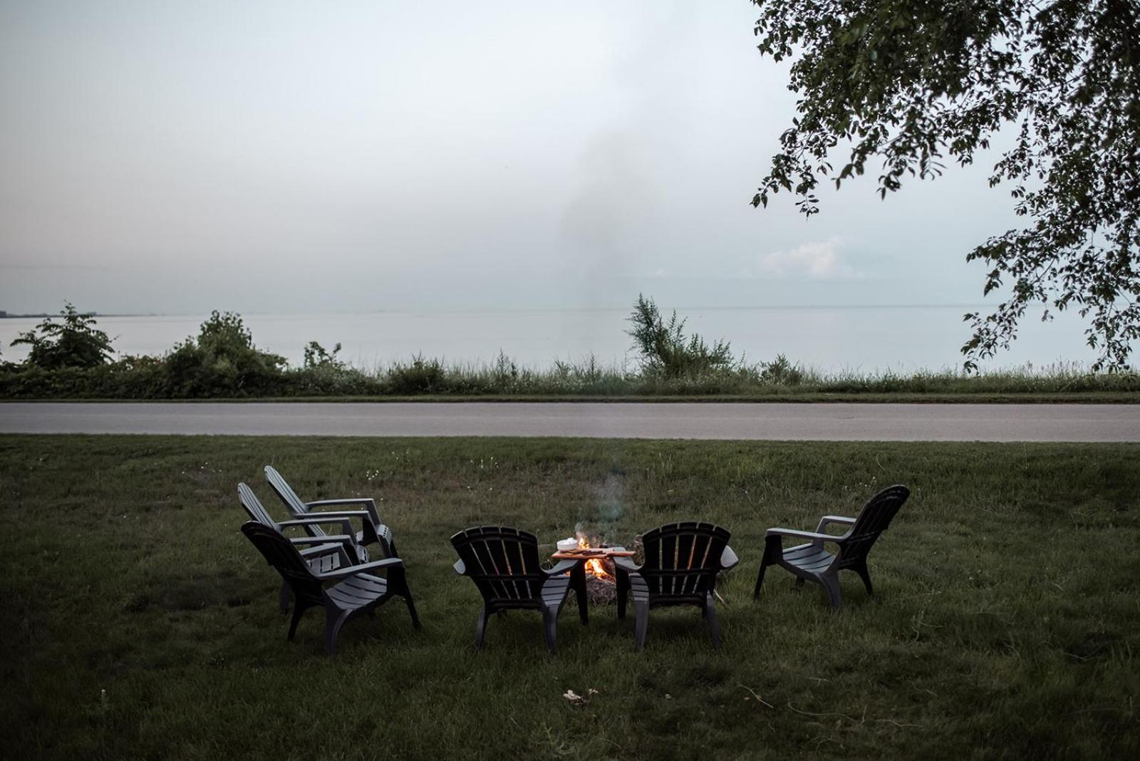 Hamilton'S Stunning Lake Views! Modern Open Concept Hottub,Firepit, 3Br Apartamento Exterior foto